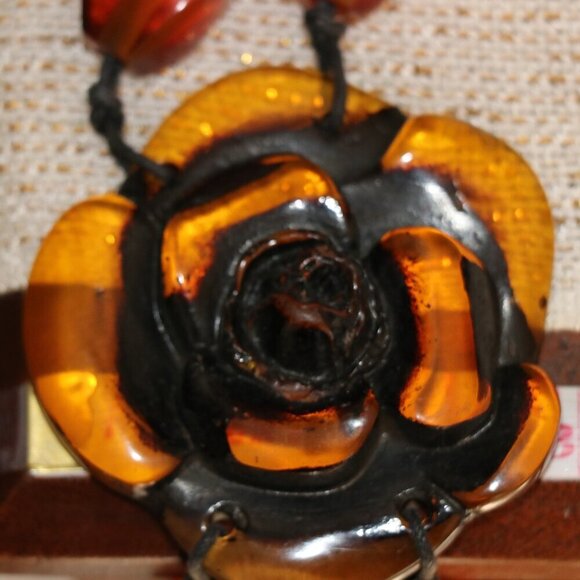 Vintage Resin Rose Beaded Necklace Large Chunky Floral Centerpiece- Amber Color - Picture 4 of 6